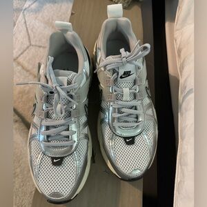WOMEN'S NIKE V2K RUNTEKK RUNNING SHOES- size 9